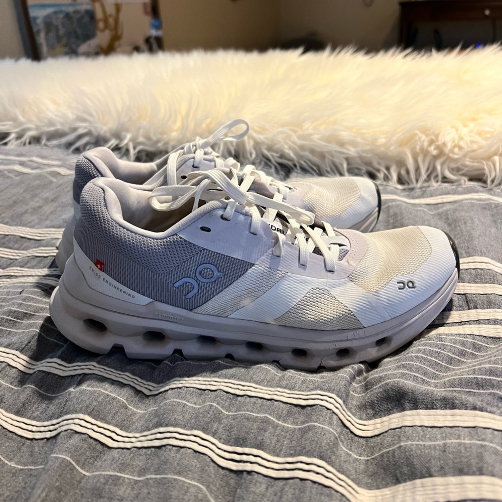 oncloud cloudrunner tennis shoes